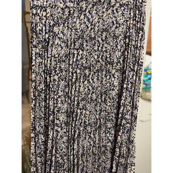 Vince Camuto Women's Pleated Midi Skirt Black with Floral Pattern Size L - Picture 5 of 6